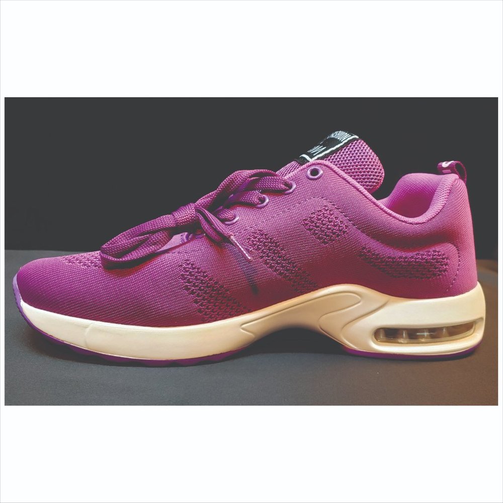 Brand New Fashion brand Tennis Shoes 9.5 DR2